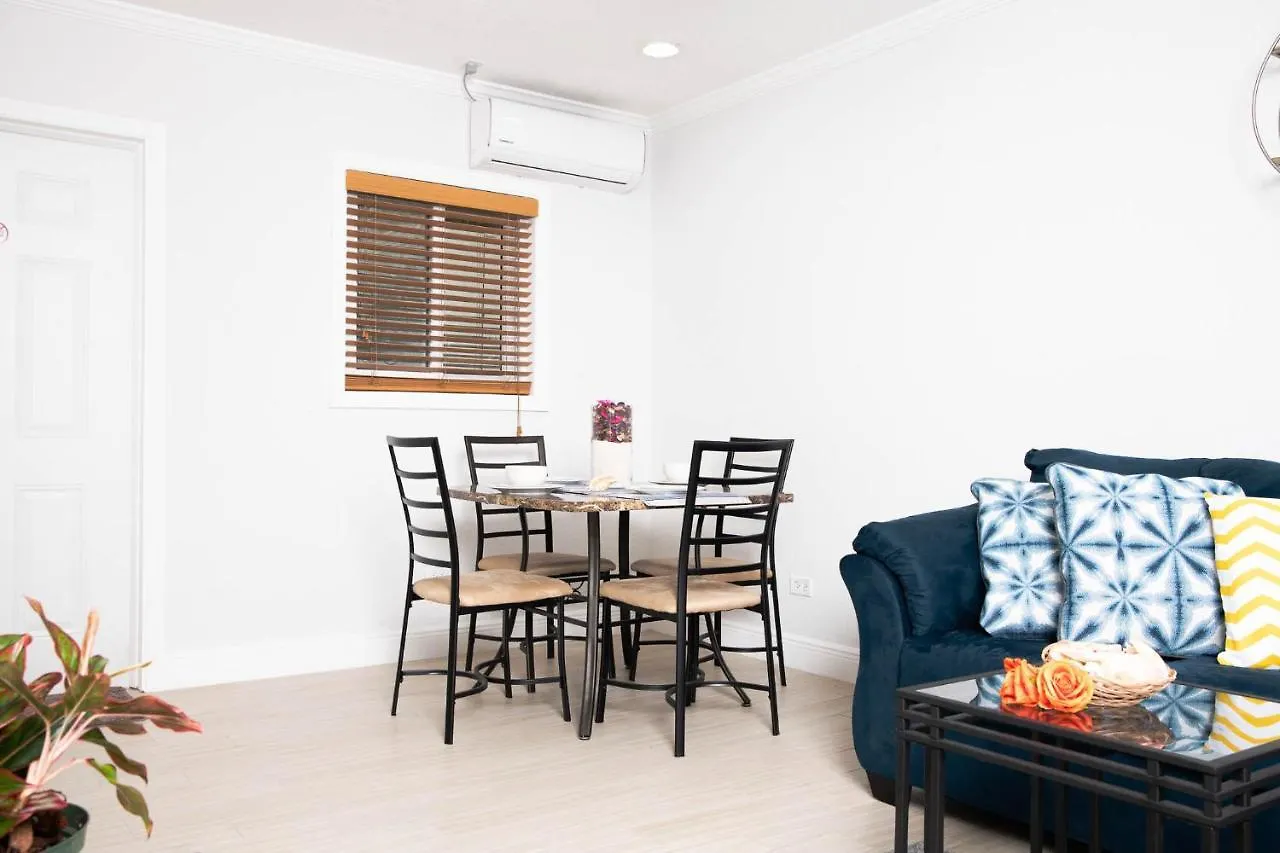 Sheer Bliss Beachview Apt #2 乔治镇