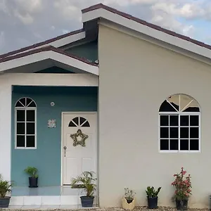  Holiday home The Hideaway Manor